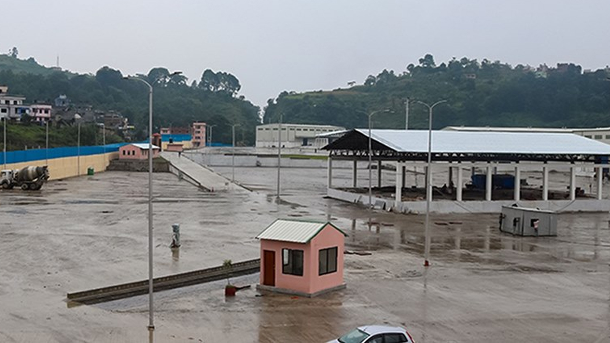 द्रुतमार्गलाई पर्खिरहेछ सुक्खा बन्दरगाह